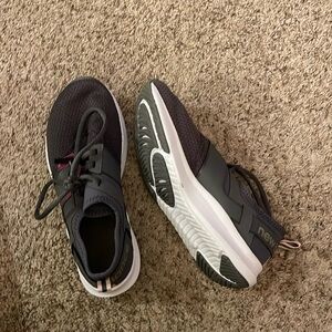 New balance grey tennis shoes